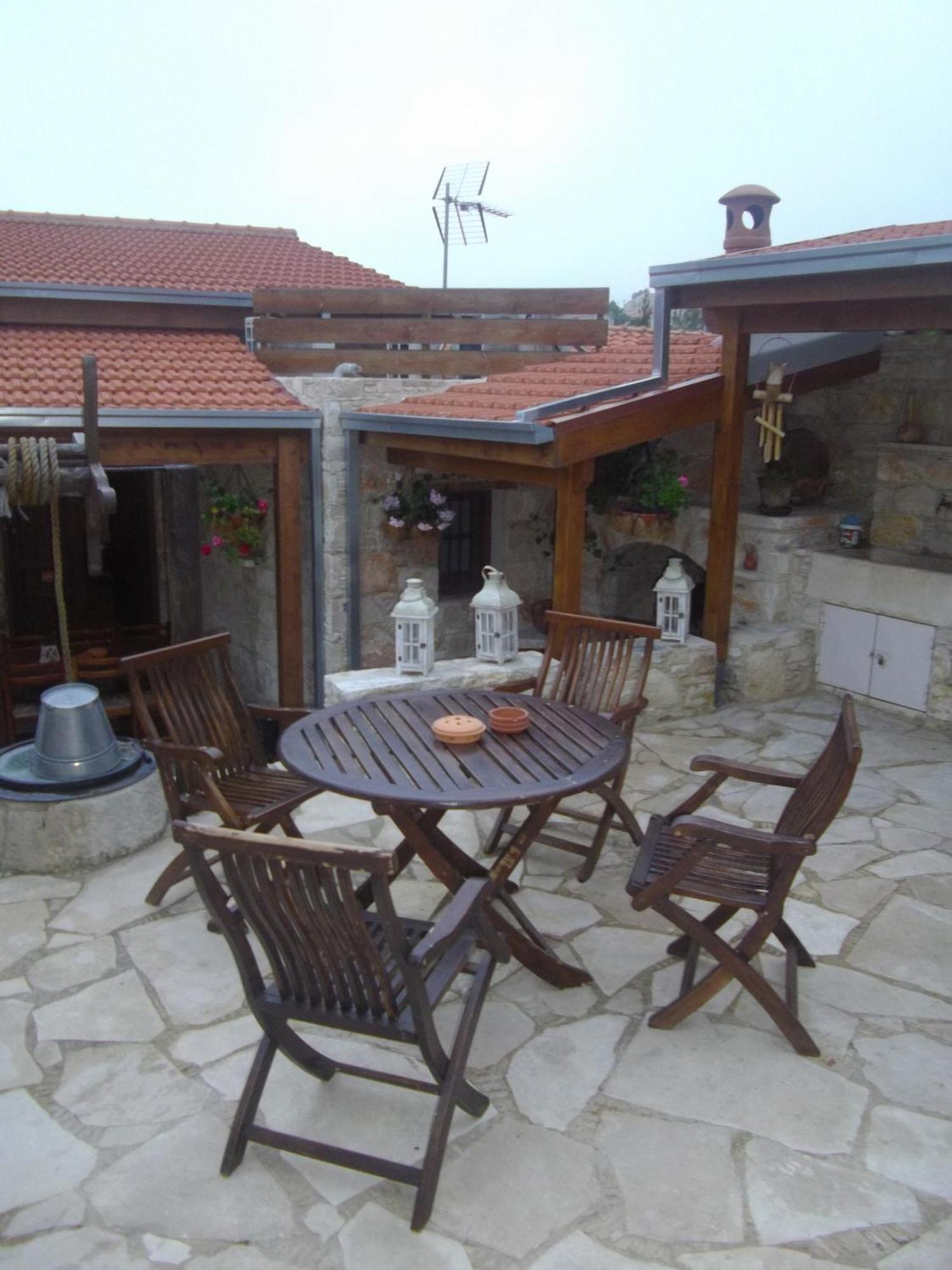 Xenios Cottages Лофу Стая снимка