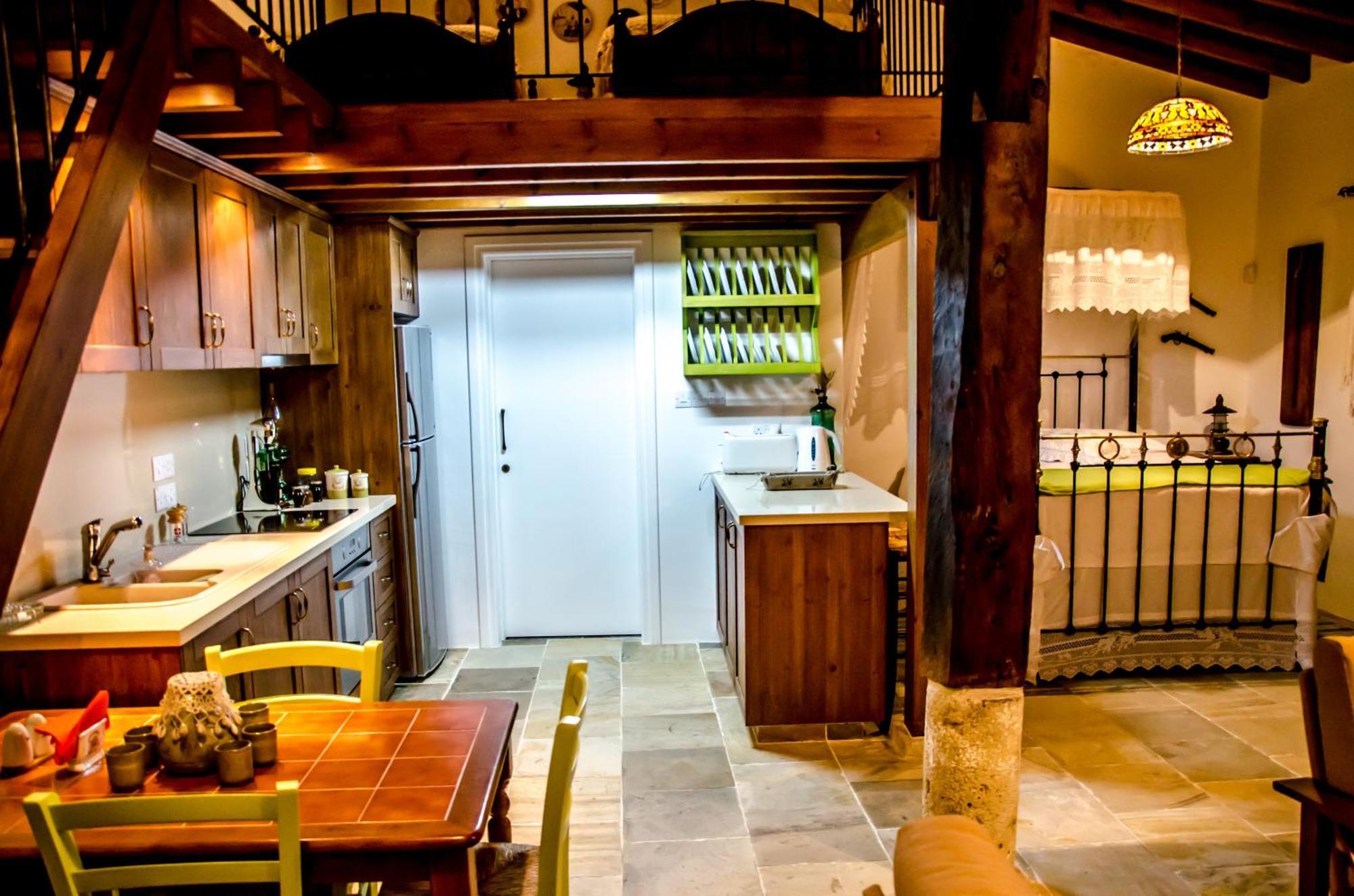 Xenios Cottages Лофу Стая снимка