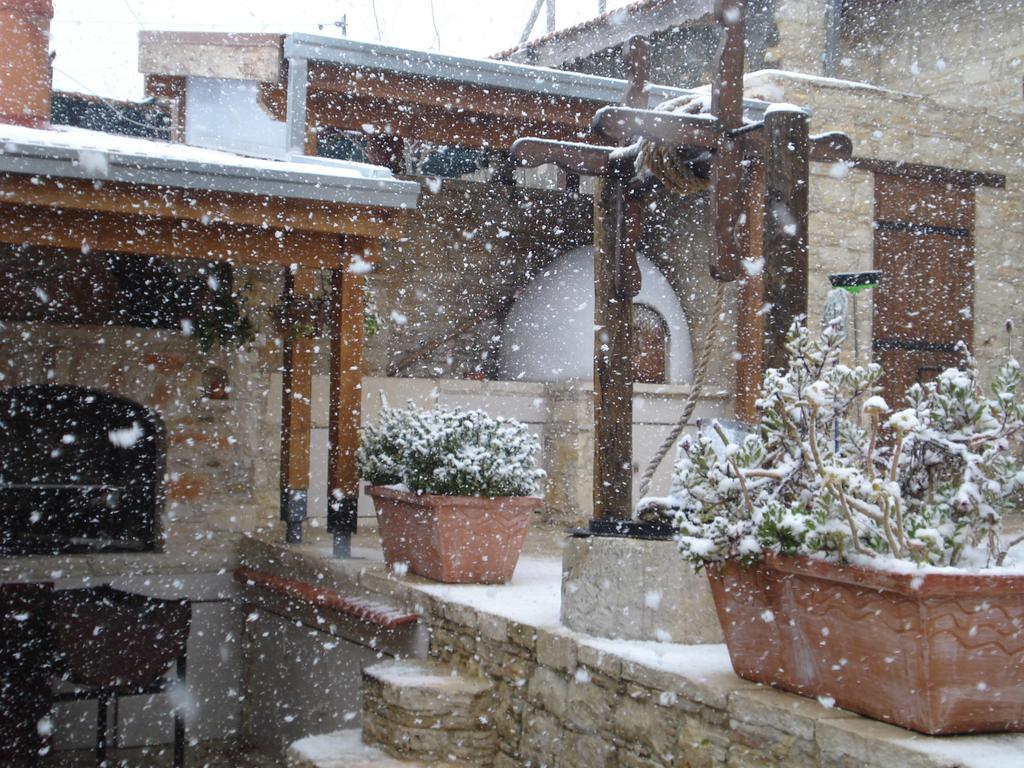 Xenios Cottages Лофу Екстериор снимка
