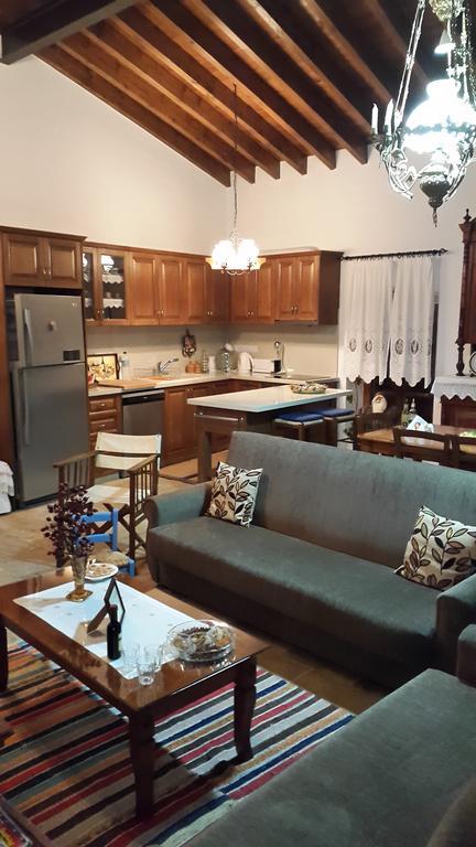 Xenios Cottages Лофу Стая снимка