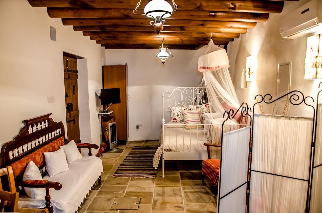 Xenios Cottages Лофу Стая снимка