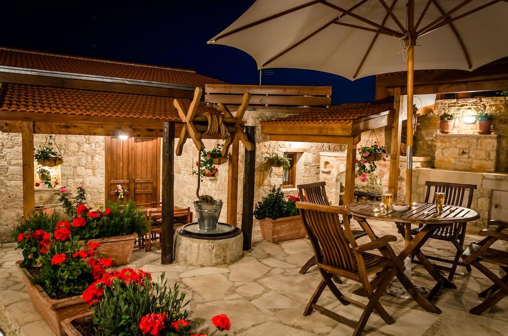 Xenios Cottages Лофу Екстериор снимка