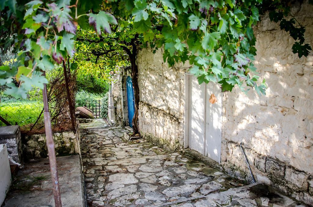Xenios Cottages Лофу Екстериор снимка