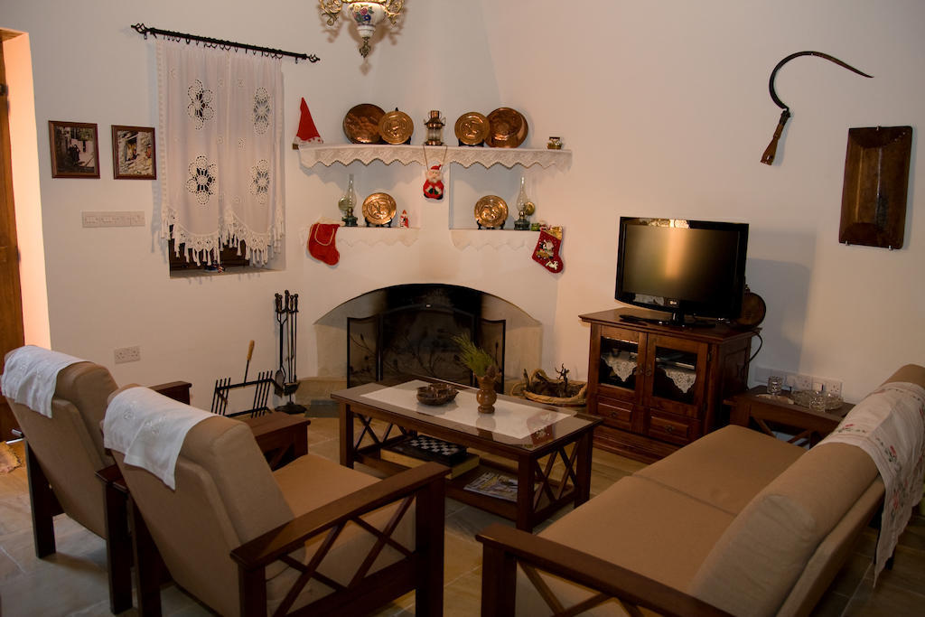 Xenios Cottages Лофу Екстериор снимка