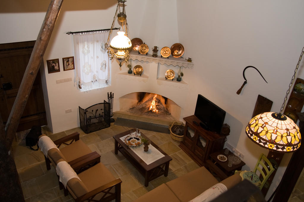 Xenios Cottages Лофу Стая снимка