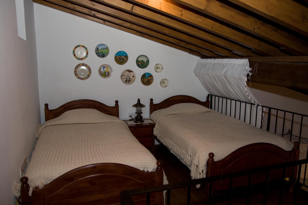 Xenios Cottages Лофу Стая снимка