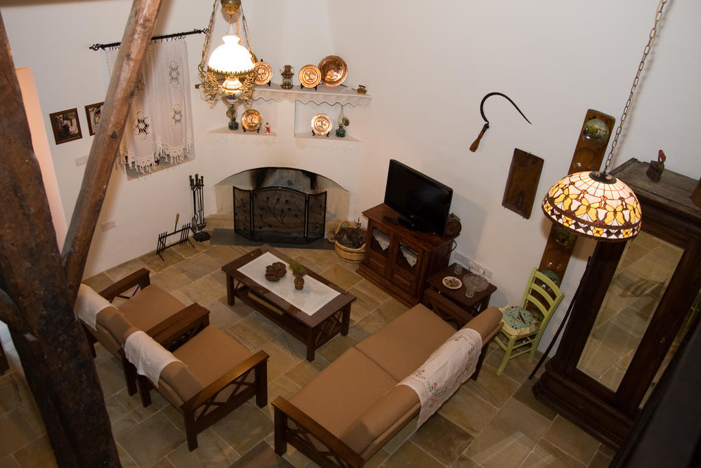 Xenios Cottages Лофу Стая снимка