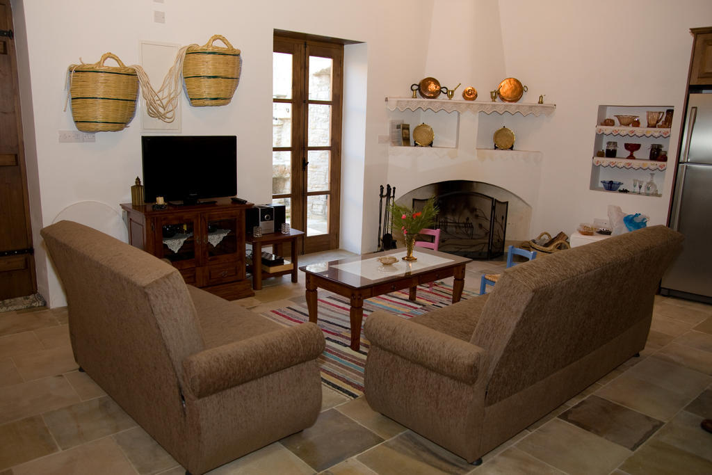 Xenios Cottages Лофу Стая снимка