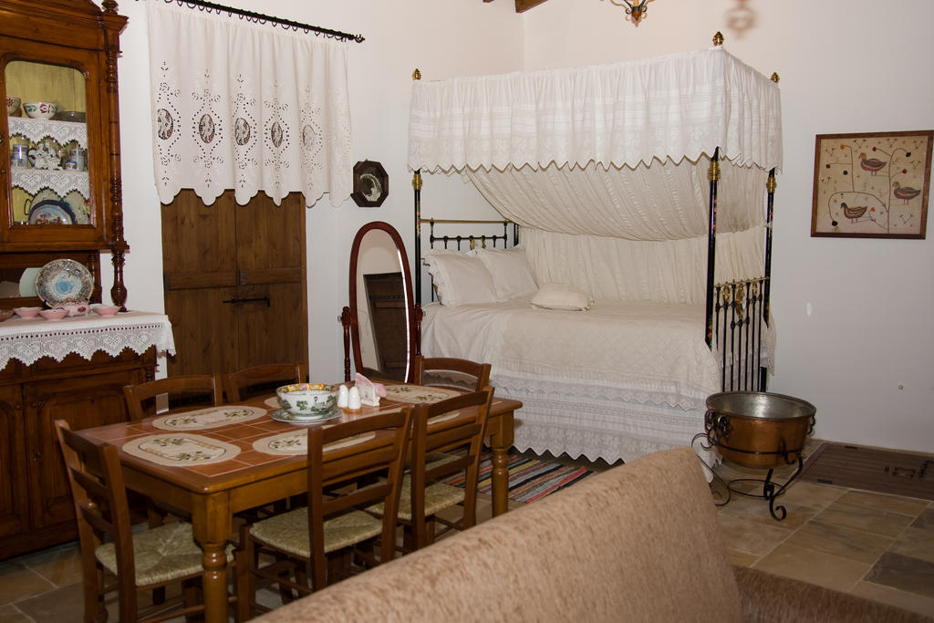 Xenios Cottages Лофу Стая снимка